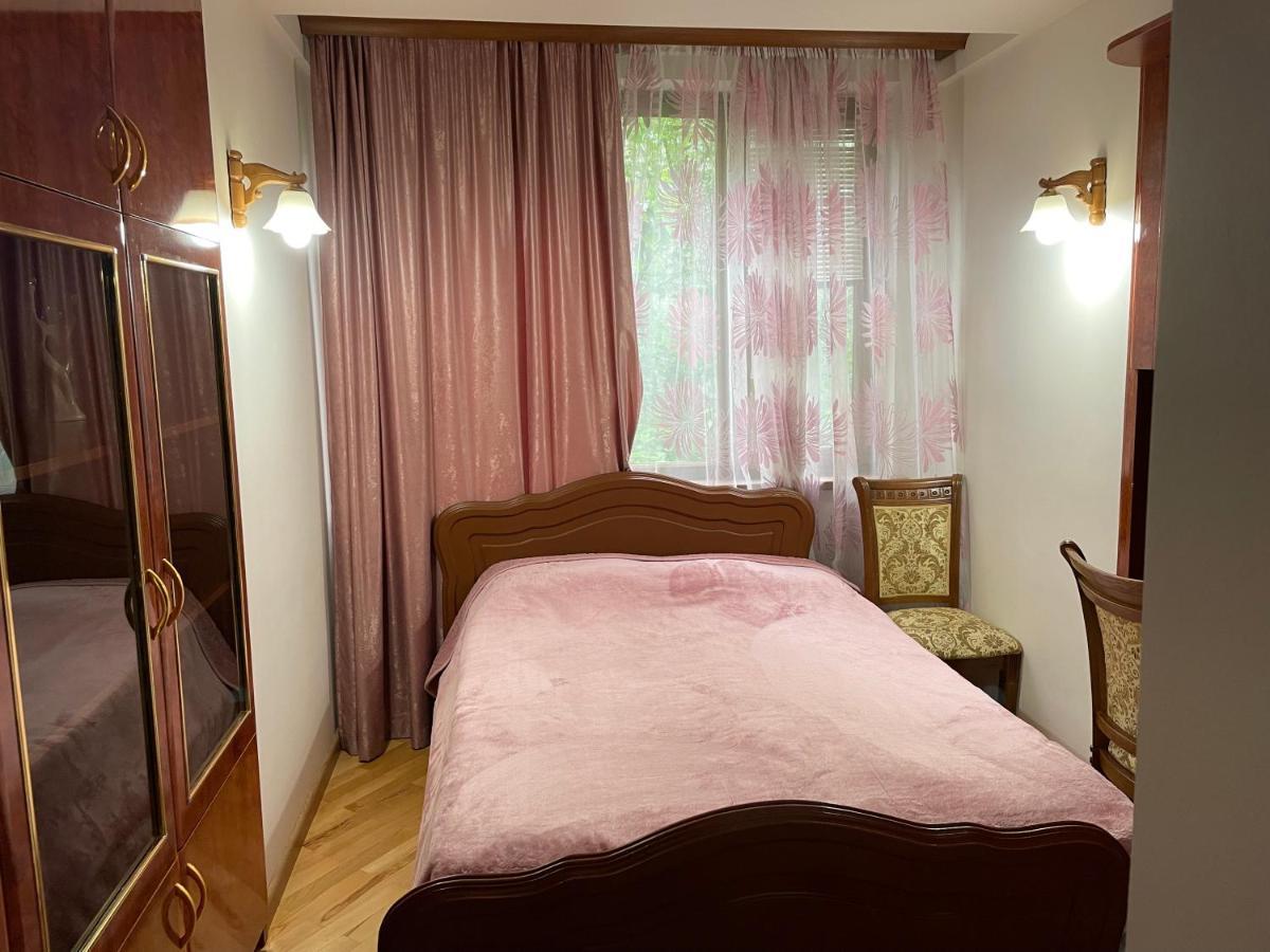 Apartment In City Center Yerevan Bagian luar foto