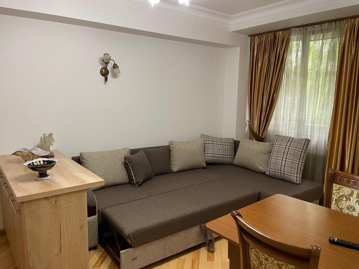 Apartment In City Center Yerevan Bagian luar foto