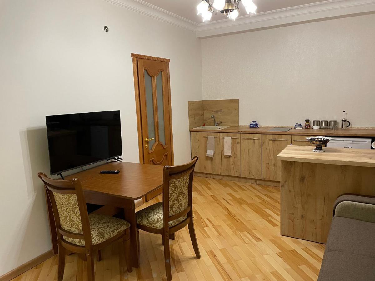 Apartment In City Center Yerevan Bagian luar foto